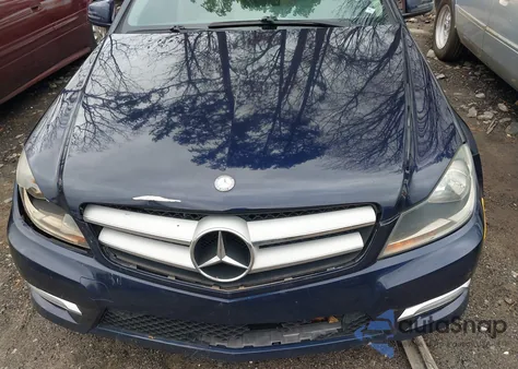 2013 Mercedes-Benz C 250 z USA, uszkodzony, nr VIN WDDGJ4HB9DF979566